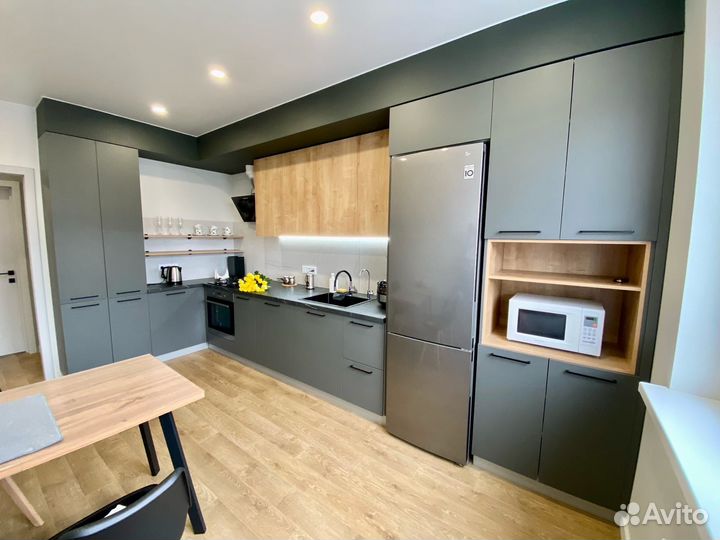 Угловая кухня под потолок на заказ в Челябинске