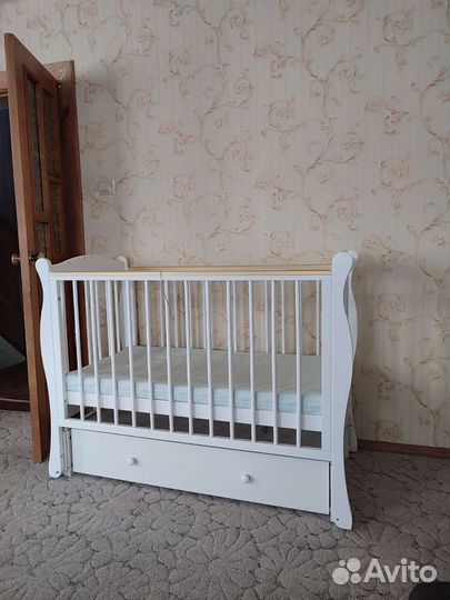 Кровать с продольным маятником