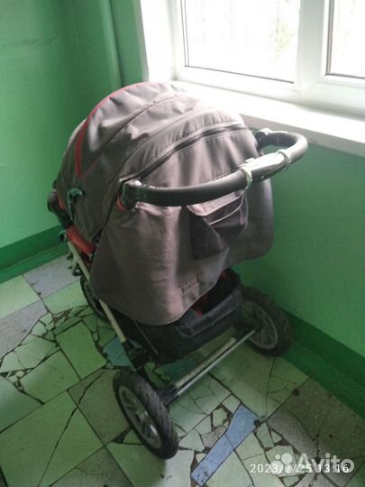 Прогулочная коляска