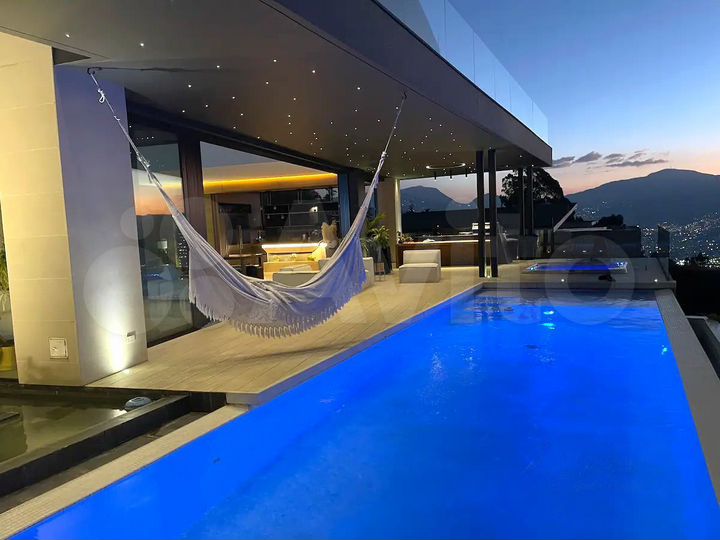 Дом 350 м² на участке 15 сот.