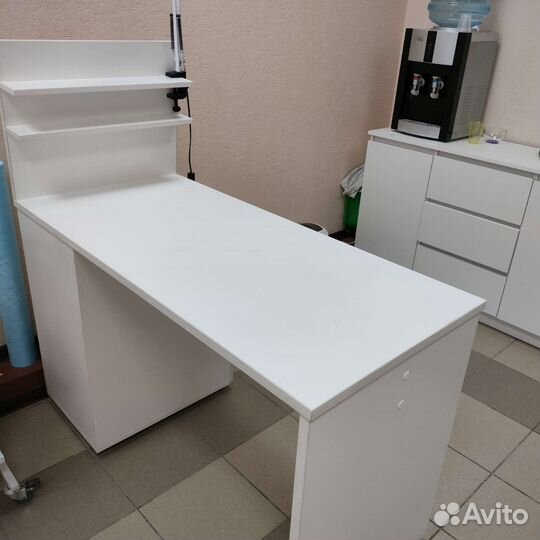 Стол для маникюра бу