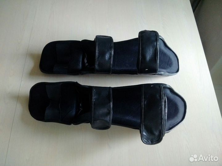 Шлем боксерский и накладки на голень