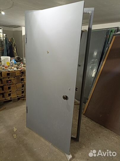 Дверь входная металлическая бу