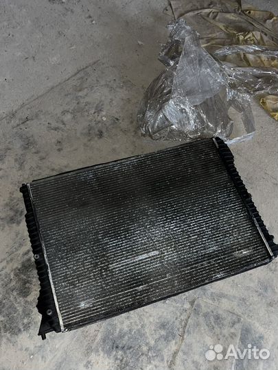 Радиатор Bentley Flying Spur