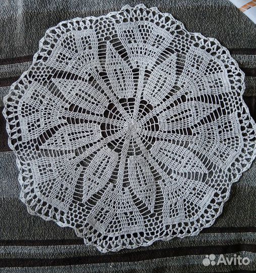 Салфетки вязаные ручной работы