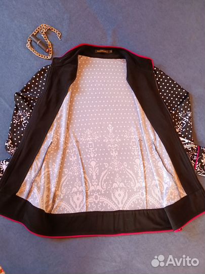 Стильный женский костюм