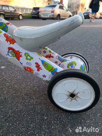 Беговел chillafish bunzi