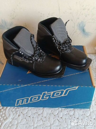 Лыжные ботинки