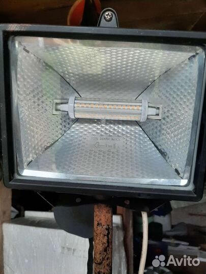 Прожектор на стойке