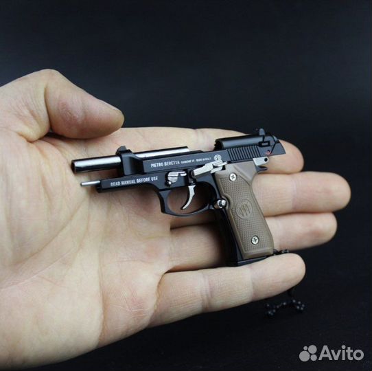 Брелок beretta 92 разборный масштаб 3:1