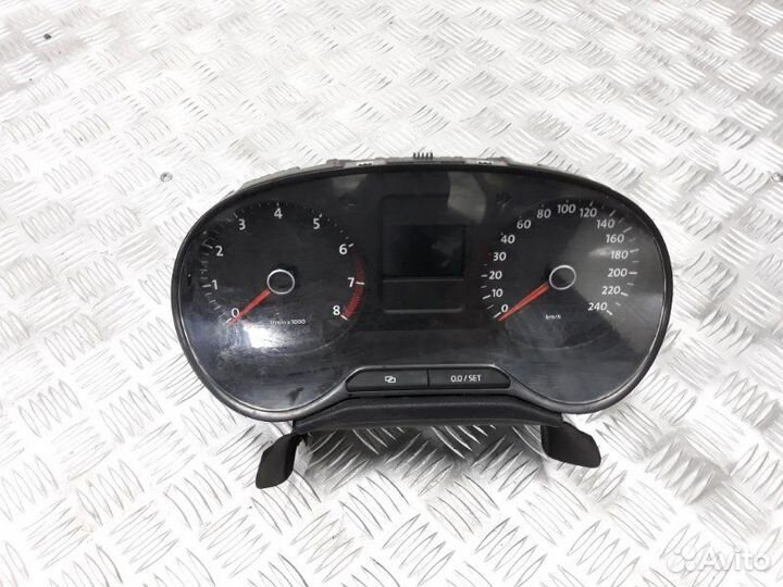 Панель приборов Volkswagen Polo