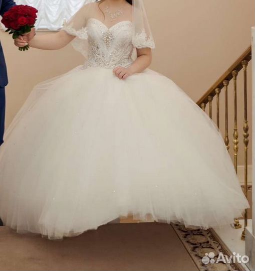 Свадебное платье очень пышное