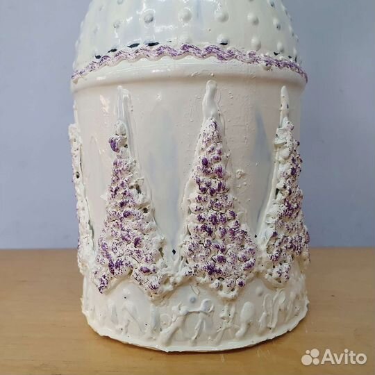 Высокая композиция из искусственных цветов