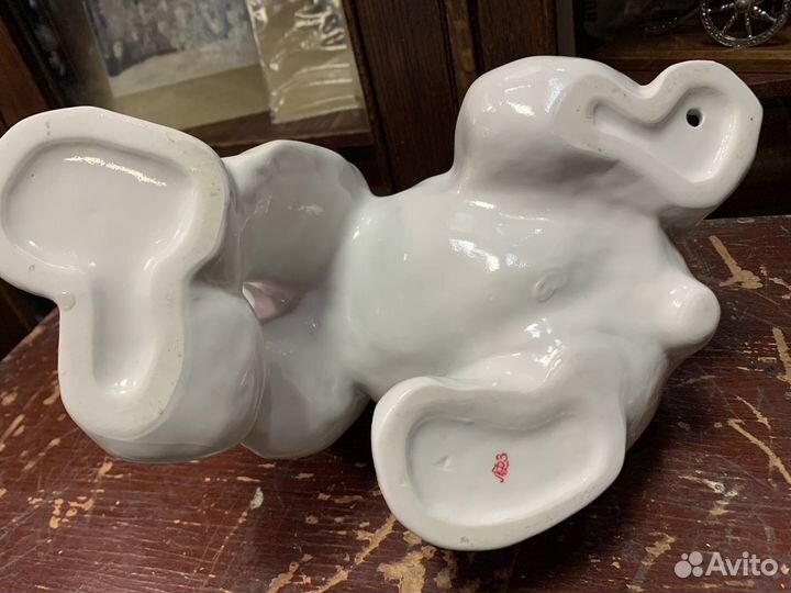 Фарфоровая статуэтка большой Медведь