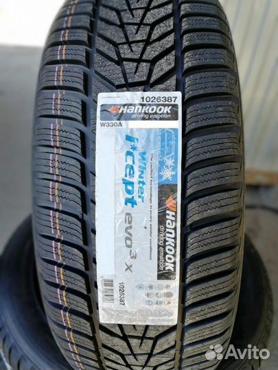 Hankook Winter I'Cept Evo 3 W330 245/40 R20 и 275/35 R20 102W