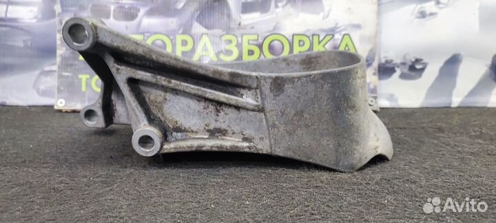 Задний кронштейн двигателя Volvo S80