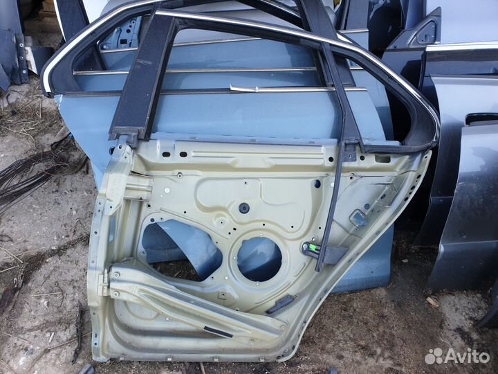 Дверь задняя левая vw jetta v джетта 5 рама рамка