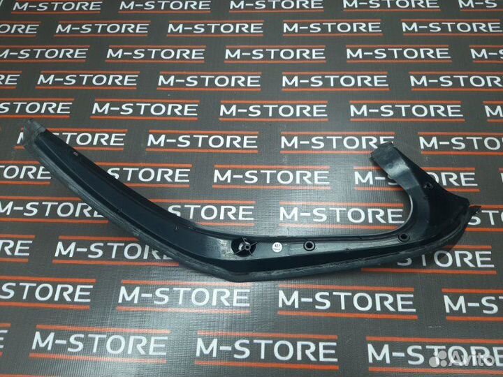 Водосток багажника задний левый Mercedes-Benz