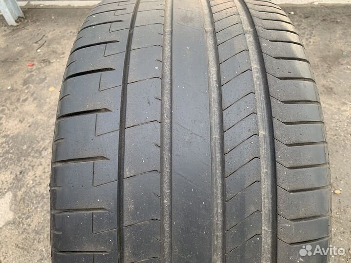 Pirelli P Zero PZ4 315/30 R22
