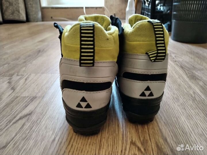 Лыжные ботинки