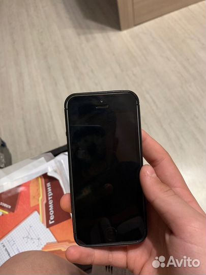 iPhone SE, 32 ГБ