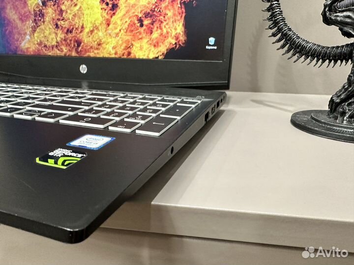 HP i5 8gen/GTX1050/ssd+1tb/Full HD/8