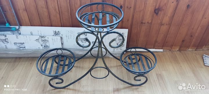 Подставка для цветов напольная металлическая