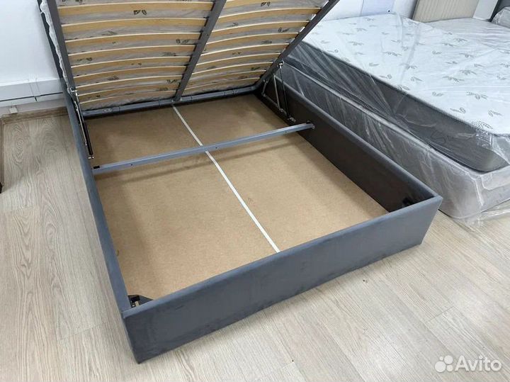 Кровать двухспальная с подьемным механизмом