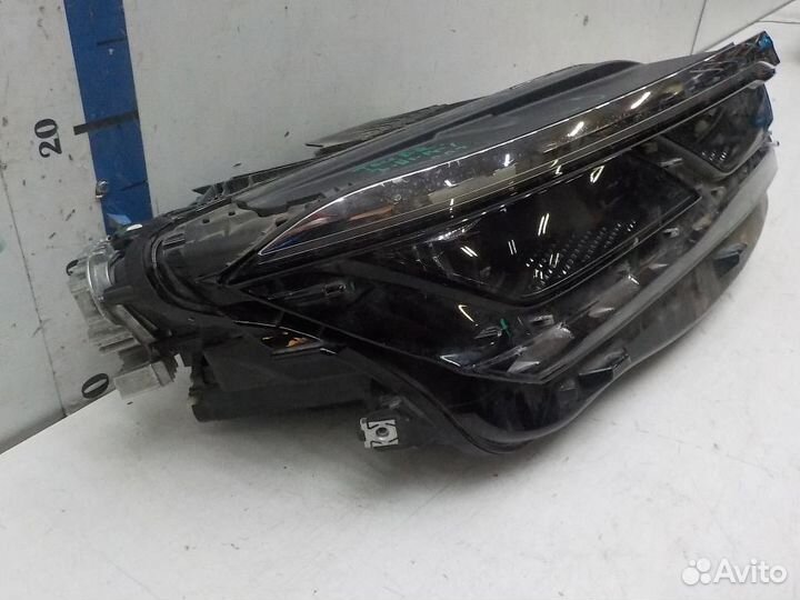 Фара правая Volkswagen Touareg