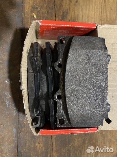 Тормозные колодки передние на Toyota LC100, Lexus