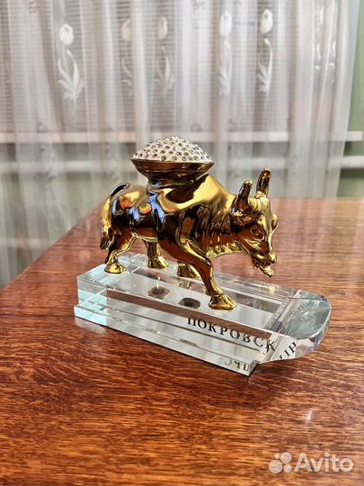 Статуэтка бык