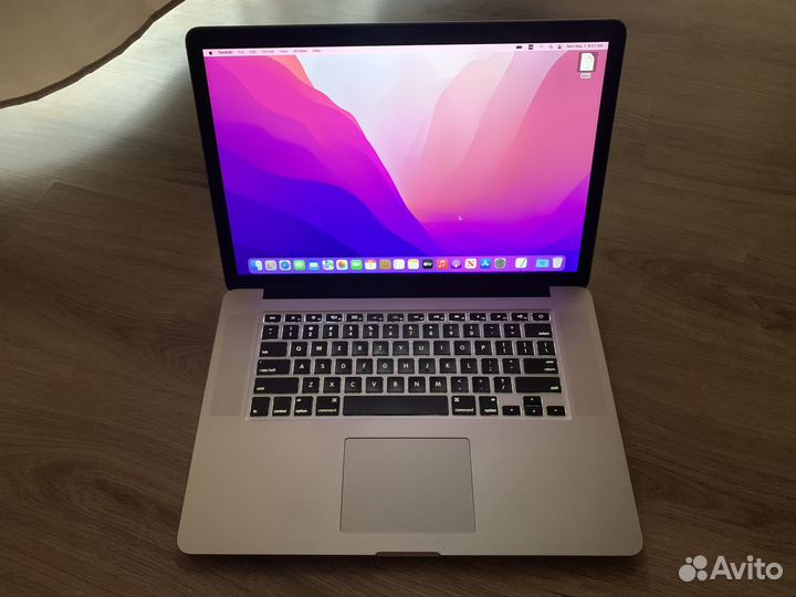 Macbook pro 15 2015 i7 16gb 512gb r9