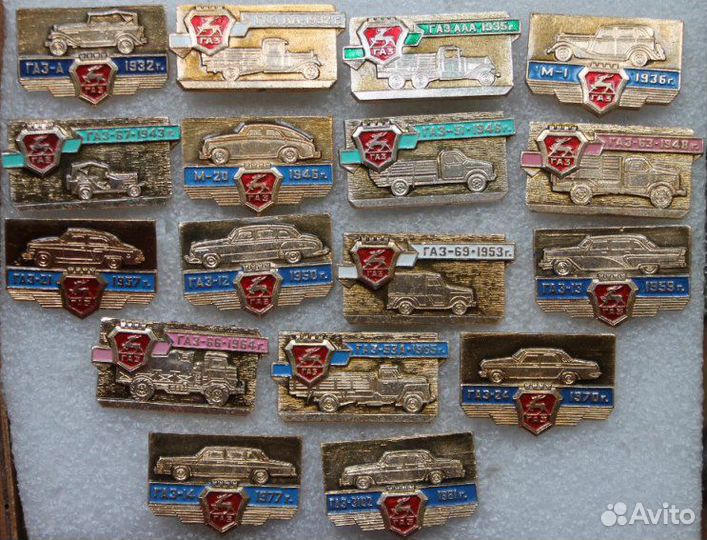 Значки СССР по 20 рублей. Самолеты Автомобили