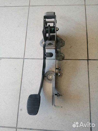 Педаль тормоза Рено Кангу 2 рестайлинг