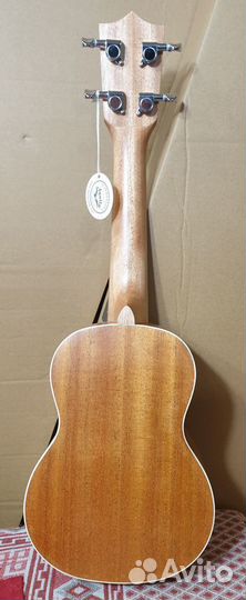 Укулеле из красного дерева