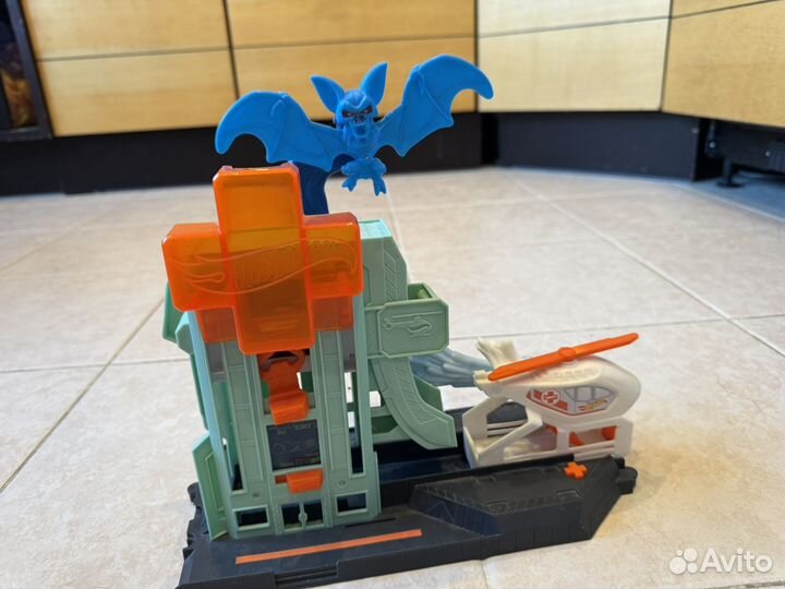 Hot wheels летучая мышь