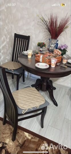Кухонный стол и стулья
