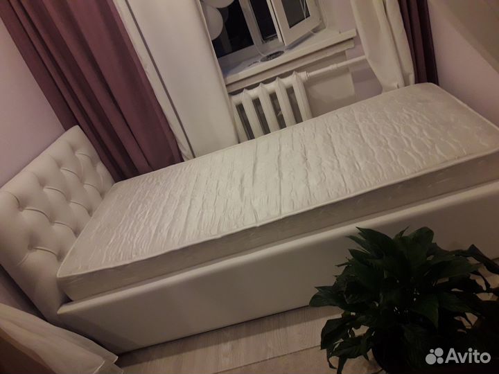 Кровать с матрасом