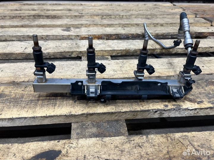 Топливная рейка Bmw 1 E87 N46B20 2004