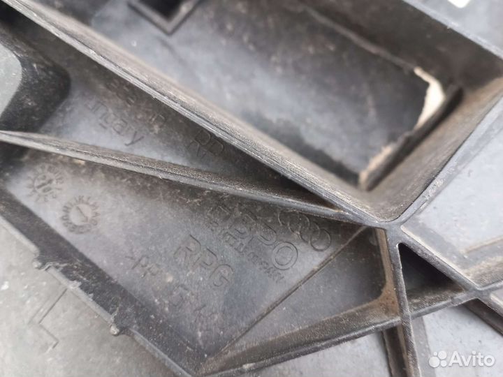 Кронштейн фары левый audi Q7