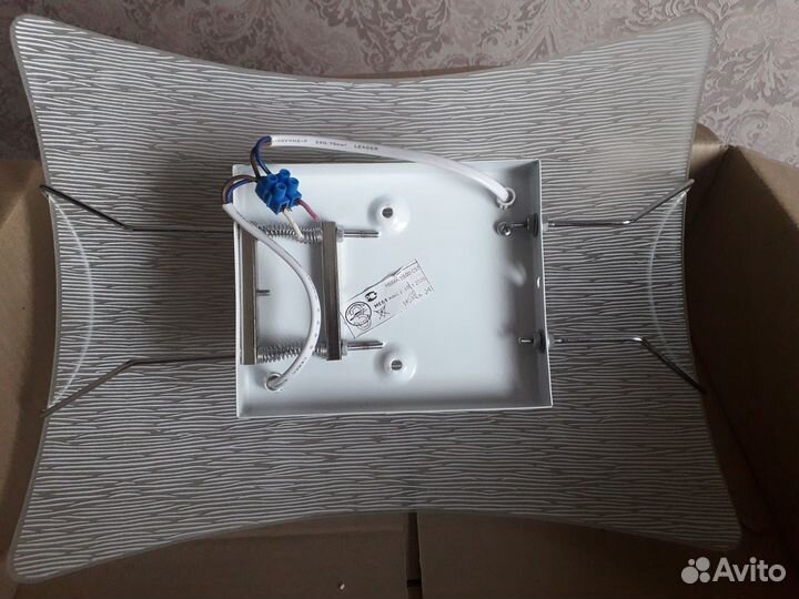 Люстры и светильники