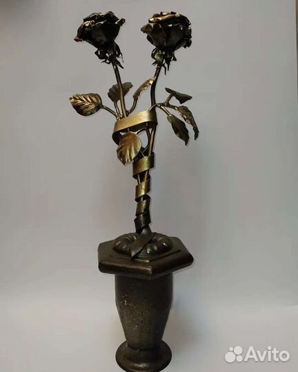 Розы в вазе