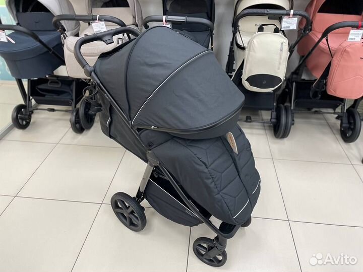 Прогулочная коляска Carrello Bravo Plus, Black