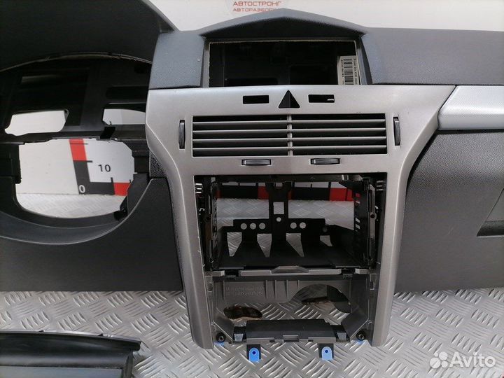 Торпедо (панель передняя) для Opel Astra H