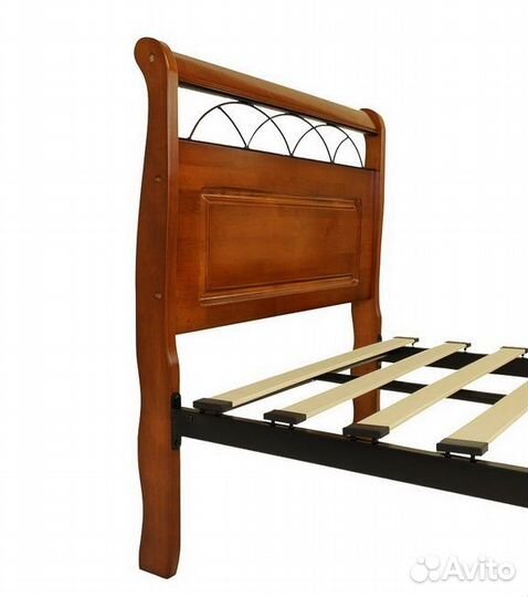 Кровать двухспальная из массива дерева и металл