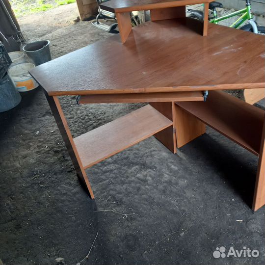 Компьютерный стол угловой