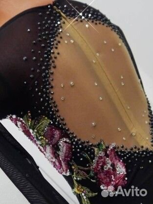 Платье для выступлений по фигурному катанию