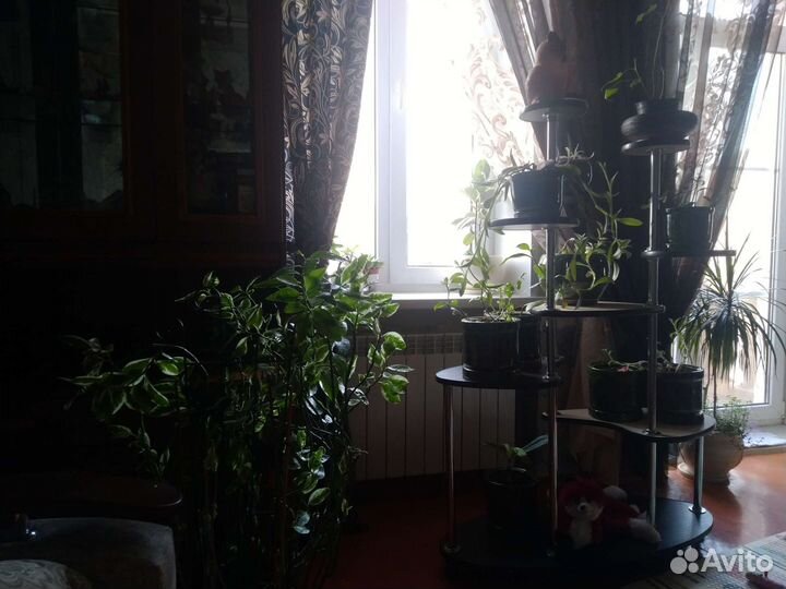 Стойка для цветов напольная