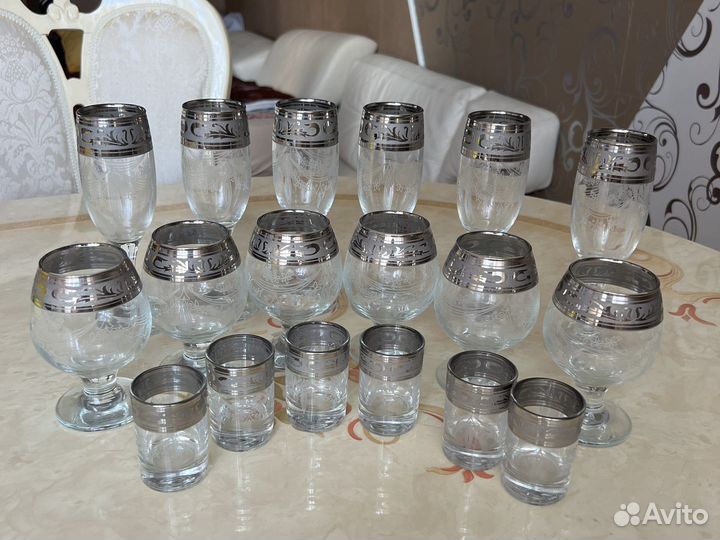 Набор бокалов и рюмок