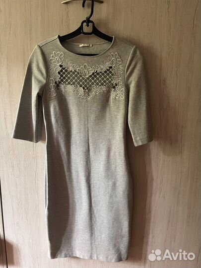 Платье с вышивкой